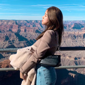 Meet your Posher, Vy